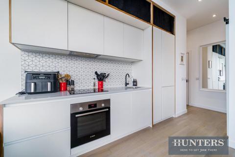1 bedroom flat for sale, Great West Road, Brentford