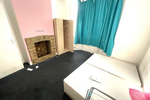 4 bedroom end of terrace house for sale, 21 Steele Road, Tottenham, N17 6YJ