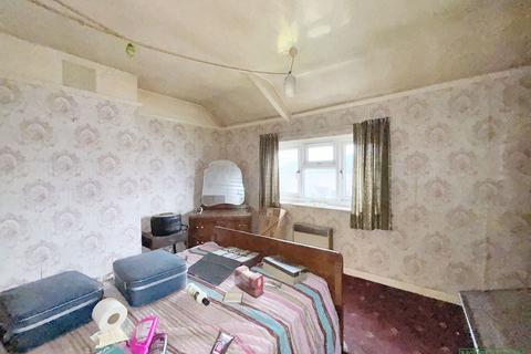 3 bedroom semi-detached house for sale, 16 Sissons Crescent, Leeds, LS10 4LN