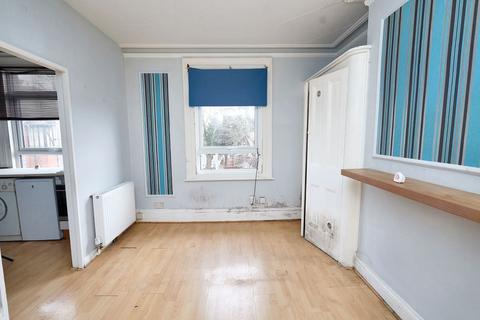 Studio for sale, Flat 8, 27 Biscot Road, Luton, LU3 1AH