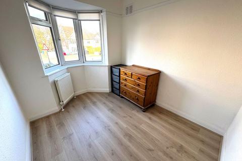 63 Torrington Park, London, N12 9PN