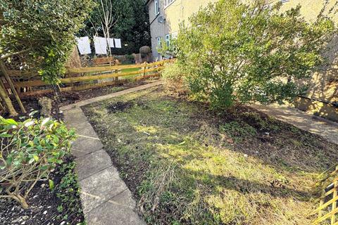 63 Torrington Park, London, N12 9PN