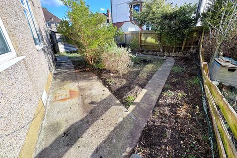 63 Torrington Park, London, N12 9PN