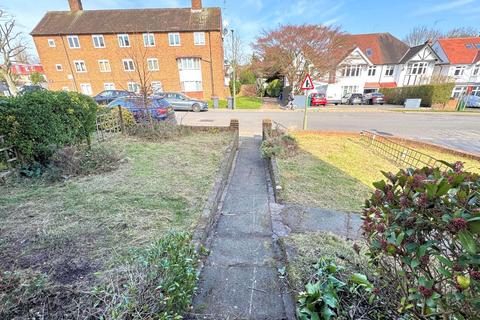 63 Torrington Park, London, N12 9PN