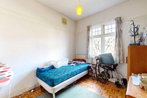 40 Redston Road, London, N8 7HJ
