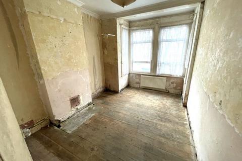 15 Ingatestone Road, London, SE25 4LG