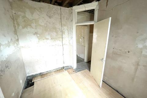 15 Ingatestone Road, London, SE25 4LG