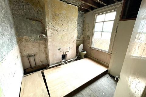 15 Ingatestone Road, London, SE25 4LG