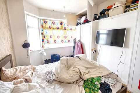 22 Mount Grove, Edgware, HA8 9SX