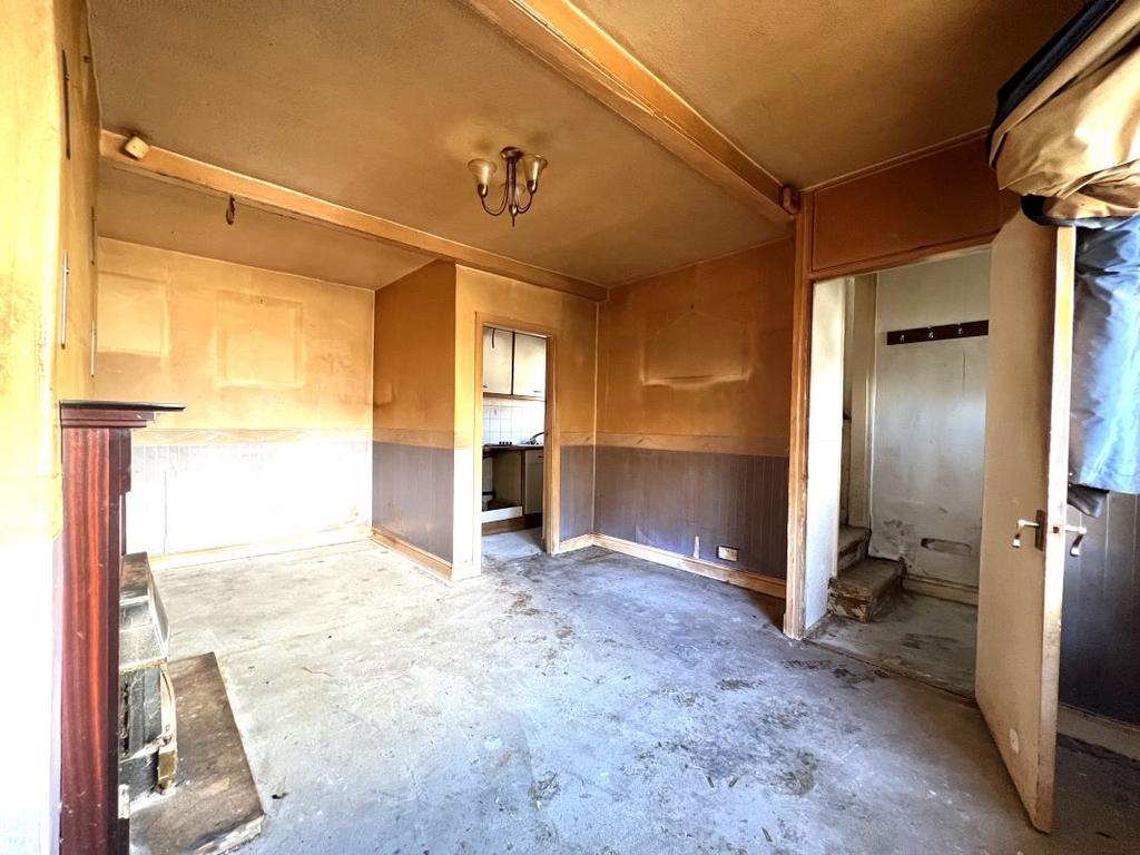 3 Farside Green, Bradford, BD5 9DF 2 bed end of terrace house - £35,000