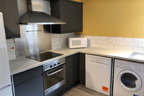 3 bedroom terraced house to rent, Plot Flat C, 16, Tapton House Road Three Bed at Sheffield, Flat C, 16 Tapton House Road S10