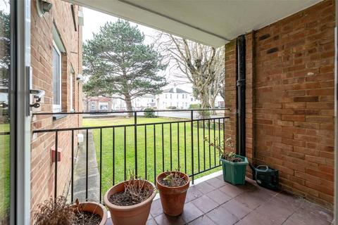 1 bedroom flat for sale, St Georges Gardens, Church Walk, Worthing, West Sussex, BN11