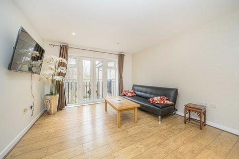 2 bedroom flat to rent, Wey Road, Weybridge KT13