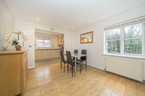 2 bedroom flat to rent, Wey Road, Weybridge KT13