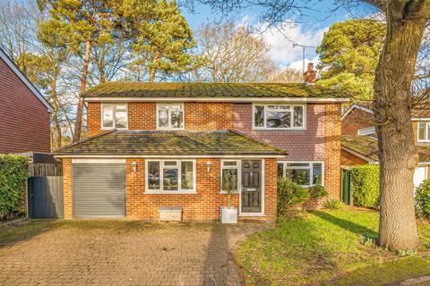 4 bedroom detached house to rent, Netherby Park, Weybridge KT13