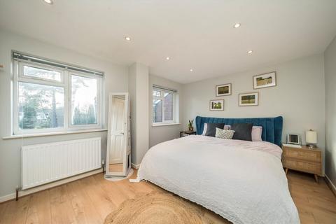 4 bedroom detached house to rent, Netherby Park, Weybridge KT13