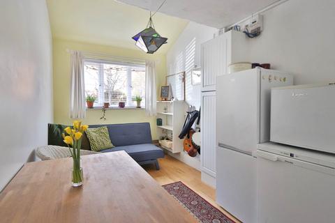 21 Windrush, New Malden, KT3 3TG