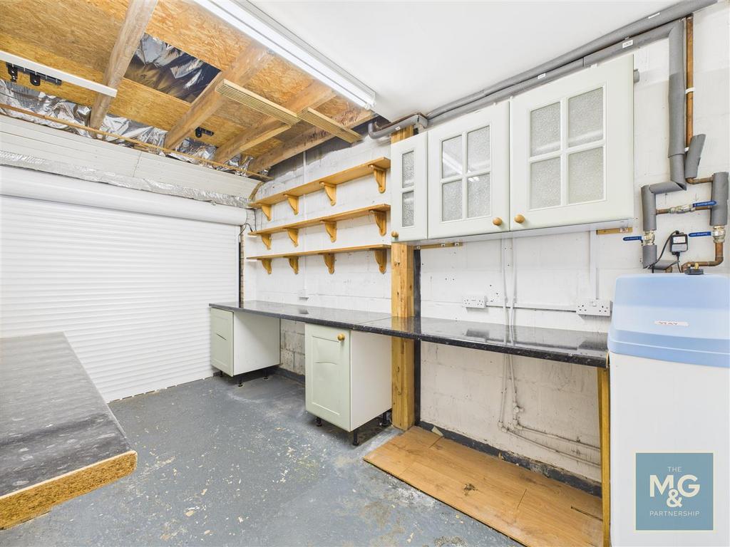 Garage/utility