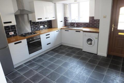 2 bedroom townhouse to rent, Derwent Close, Dronfield, S18 2FQ