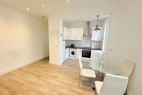 2 bedroom flat to rent, Albion Parade, London, N16