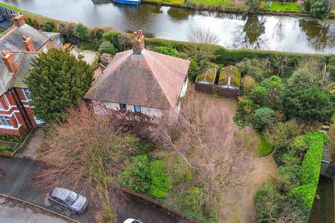 4 bedroom detached house to rent, Grappenhall Road, Stockton Heath, WA4