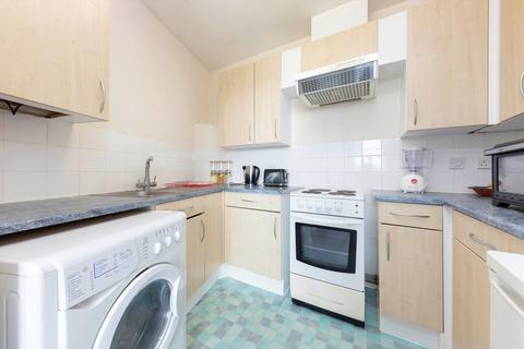 1 bedroom flat to rent, Heath Road, Twickenham TW1