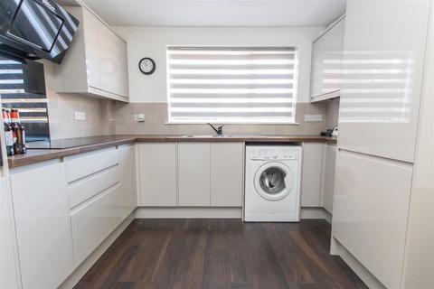 2 bedroom maisonette to rent, Smithy Crescent, Nottingham NG5