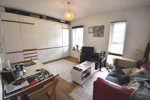 Studio to rent, Vanbrugh Park Road West, Blackheath, SE3