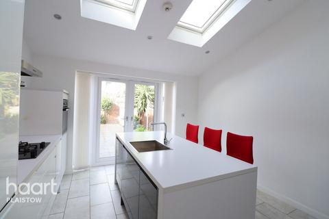 2 bedroom semi-detached house for sale, Dundee Road Plaistow, London