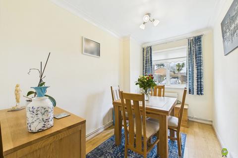 2 bedroom ground floor maisonette for sale, Milford Close, London, SE2