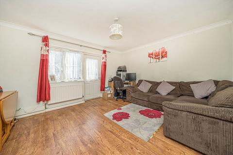 2 bedroom house for sale, Shepherd Close, Feltham TW13