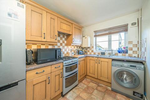 2 bedroom house for sale, Shepherd Close, Feltham TW13