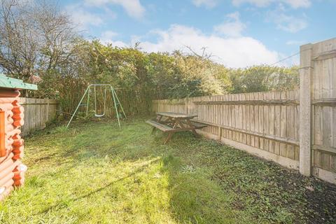11 Shepherd Close, Hanworth, Feltham, TW13 6PG