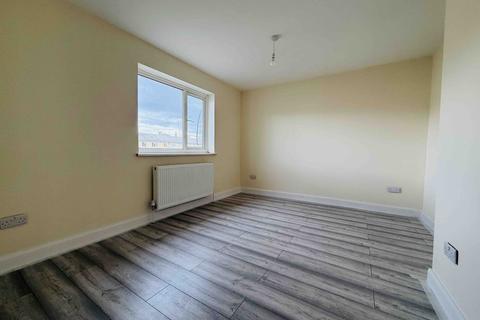 3 bedroom terraced house to rent, Boxgrove Road, London SE2