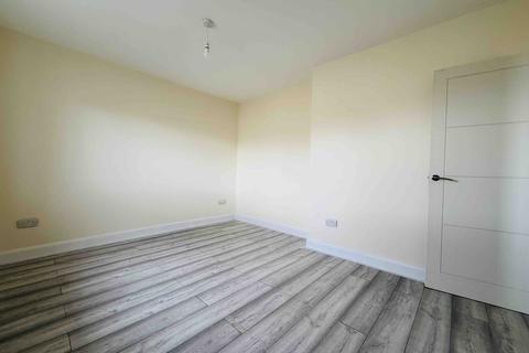 3 bedroom terraced house to rent, Boxgrove Road, London SE2