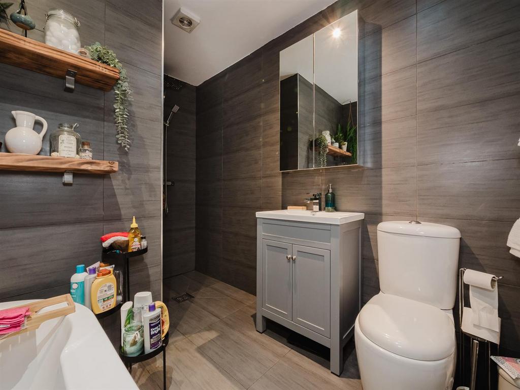 Bed 1 En Suite