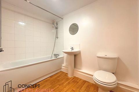 3 bedroom apartment to rent, Clapham Road, London, SW9