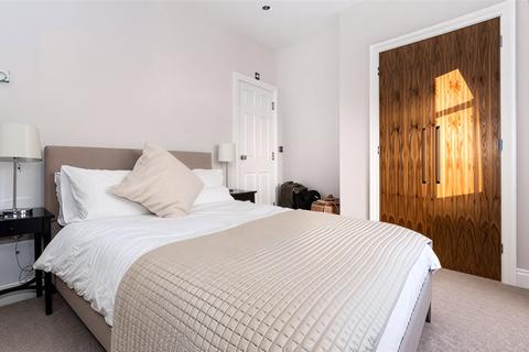 2 bedroom apartment for sale, Kings Road, Richmond, TW10