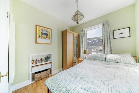 3 bedroom flat for sale, Disraeli Road, Putney