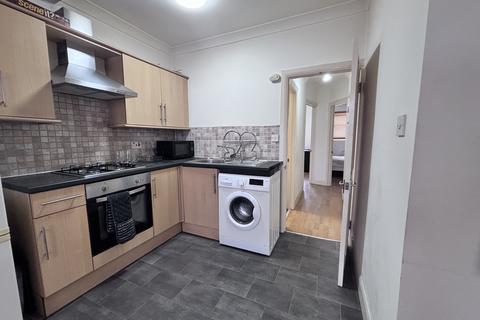 2 bedroom flat to rent, Chingford Mount Road, E4