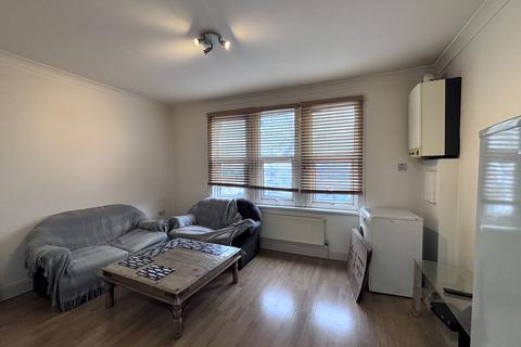 2 bedroom flat to rent, Chingford Mount Road, E4