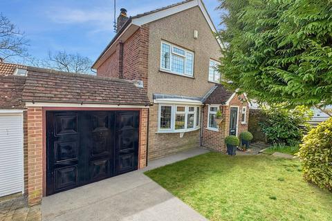 26 Chalet Close, Bexley, DA5 2EY