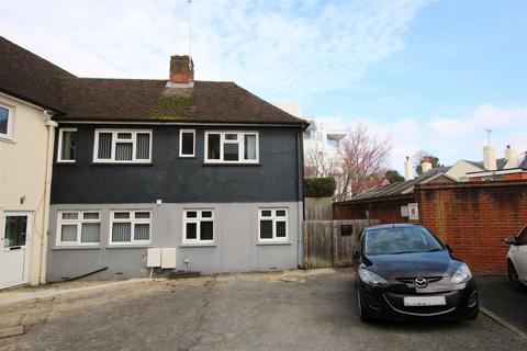 2 bedroom end of terrace house to rent, Springfield Road, Horsham