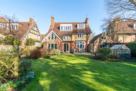 6 bedroom detached house for sale, Hall Place Gardens, St. Albans, Hertfordshire, AL1