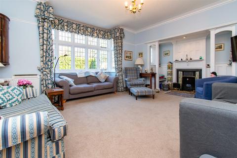 6 bedroom detached house for sale, Hall Place Gardens, St. Albans, Hertfordshire, AL1