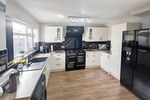 3 bedroom end of terrace house for sale, Princess Gardens, Bristol