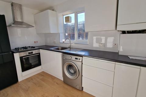 2 bedroom flat to rent, Shurland Avenue, East Barnet EN4