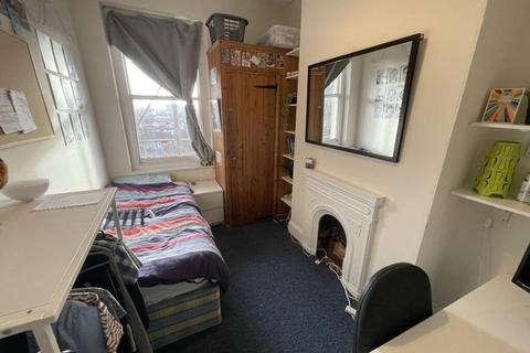 4 bedroom flat to rent, Cromwell Road, Bristol BS6