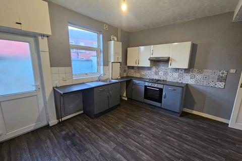 2 bedroom terraced house to rent, Gerrard Street, Kearsley, Bolton