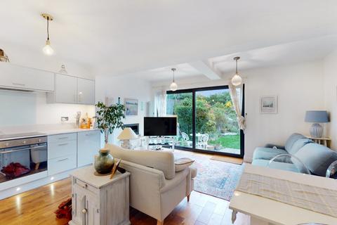 11 Tudor Close, Pinner, HA5 2JT